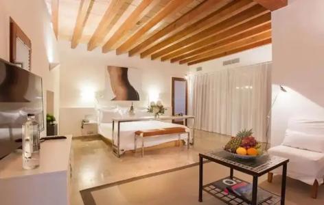 Petit Palace Tres - 53