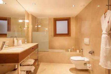 Petit Palace Tres - 40