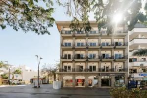 Reveron Plaza, Los Cristianos