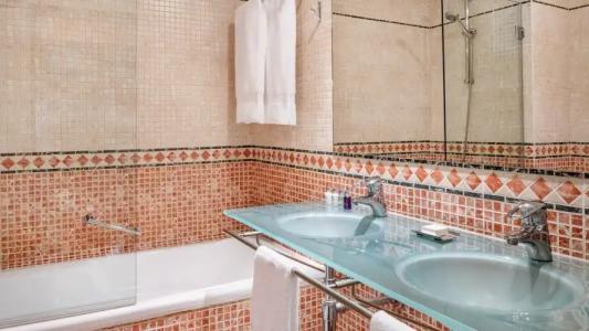 Palacio de Santa Paula, Autograph Collection - 80