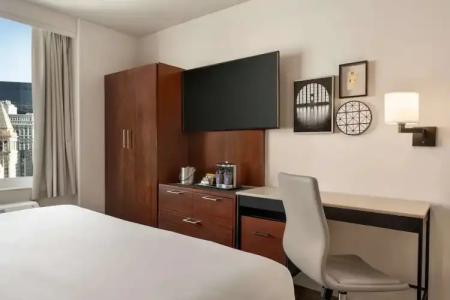 DoubleTree by Hilton New York Downtown - 17