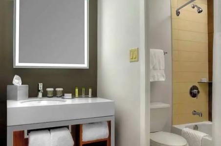 DoubleTree by Hilton Metropolitan City - 39