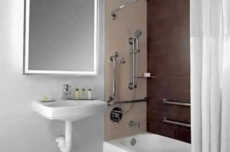 DoubleTree by Hilton Metropolitan City - 37