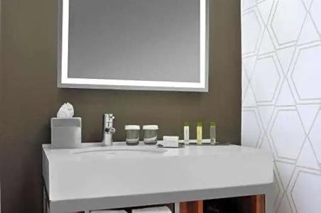 DoubleTree by Hilton Metropolitan City - 35