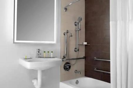 DoubleTree by Hilton Metropolitan City - 9