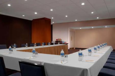 DoubleTree by Hilton Metropolitan City - 16