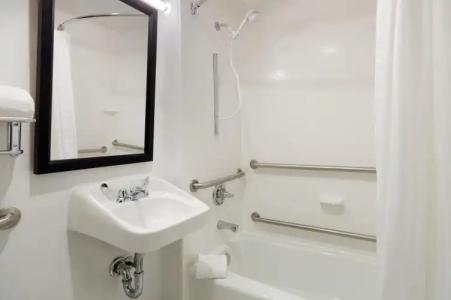 Hampton Inn Manhattan Seaport Financial District - 9