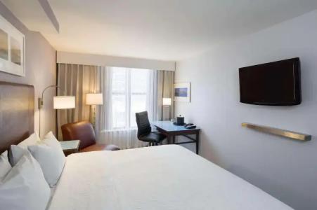 Hampton Inn Manhattan Seaport Financial District - 2