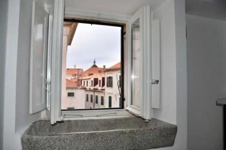 Sunce Palace Apartments with Free Offsite Parking - 12