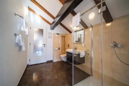 Sunce Palace Apartments with Free Offsite Parking - 54