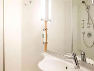 Ibis Barcelona Cornella - 14