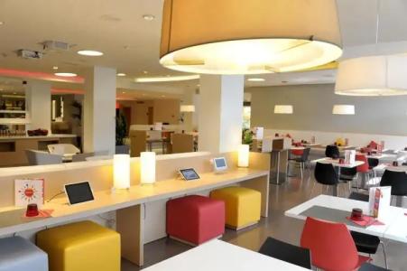 Ibis Barcelona Cornella - 21