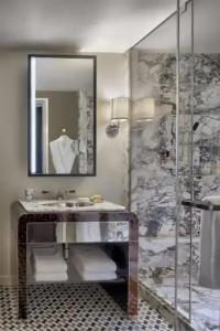 The Carlyle, A Rosewood - 29