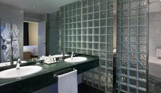 NH Collection Villa de - 42