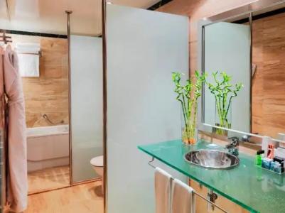 H10 Marina Barcelona - 12