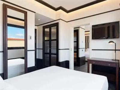 H10 Marina Barcelona - 38