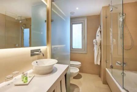 NH Sants Barcelona - 53