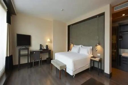 NH Sants Barcelona - 11