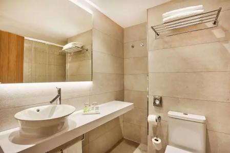 NH Sants Barcelona - 20