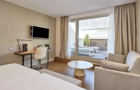 NH Sants Barcelona - 81