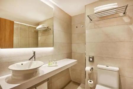 NH Sants Barcelona - 54