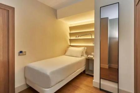 NH Sants Barcelona - 39