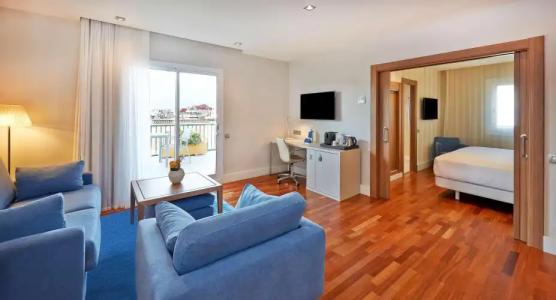 NH Barcelona les Corts - 10