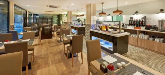 NH Barcelona les Corts - 24