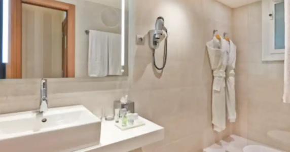 NH Barcelona les Corts - 52