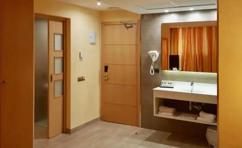 Renaissance Barcelona - 32