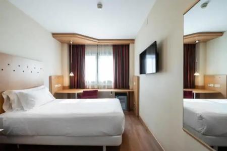 Catalonia La Maquinista - 35