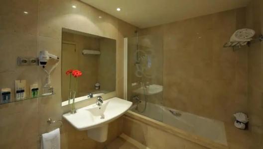 Roger de Llúria - 28