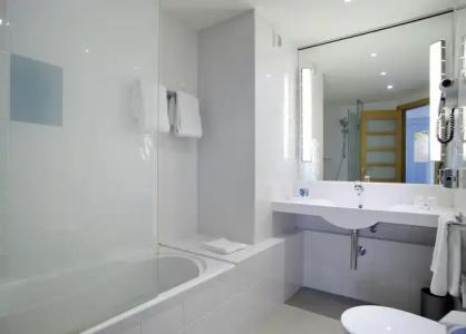 Novotel Barcelona City - 11