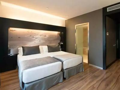 Catalonia Catedral - 32