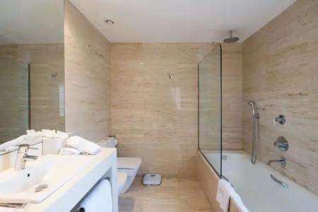 Catalonia Catedral - 8