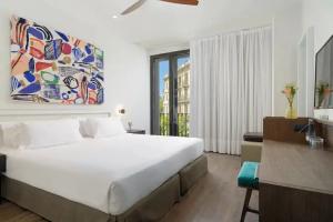 H10 Casanova, Barcelona