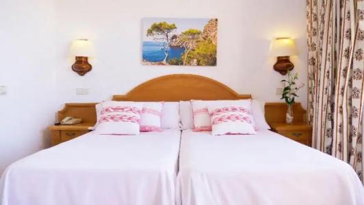 Valentin Reina Paguera - Adults Only - 101