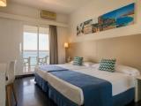 Standard Triple room with sea view