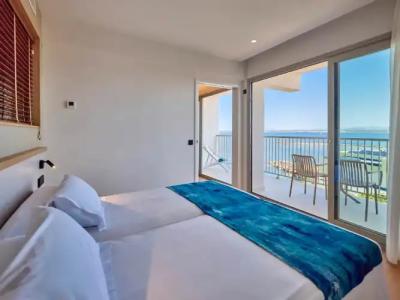 Universal Romantica - 57