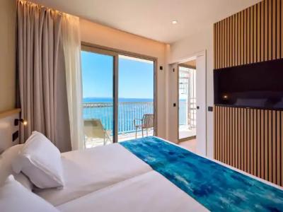 Universal Romantica - 69