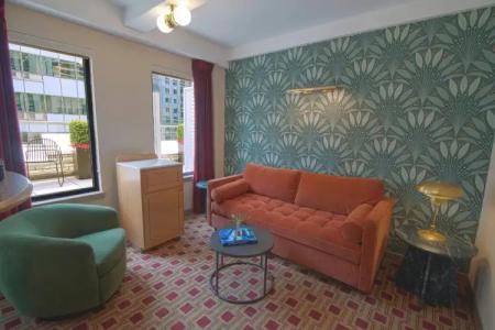 Edison Times Square - 101