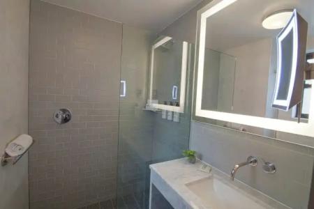 Edison Times Square - 102