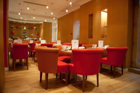 Westside Arc de Triomphe - 15