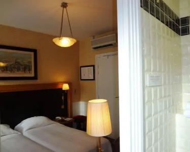 Le Cercle Tour Eiffel - 1