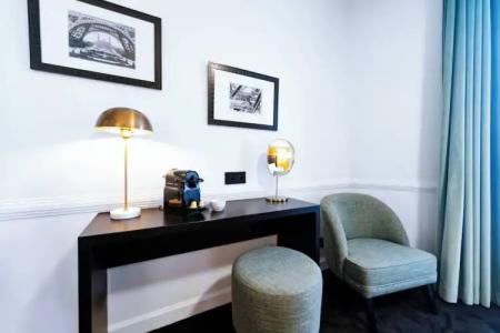 Le Cercle Tour Eiffel - 42