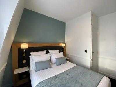 Le Cercle Tour Eiffel - 22