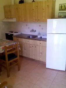 Pefka Studios & Apartments - 17