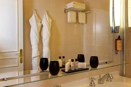 Madeleine Plaza - 13