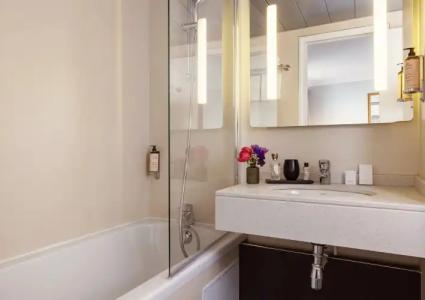 Madeleine Plaza - 28