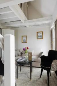 Madeleine Plaza - 21